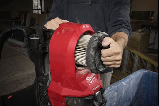 Milwaukee M18 FUEL FBPV2-0 Rechargeable Wet-Dry Vacuum with Plastic Drum 3.8L Red