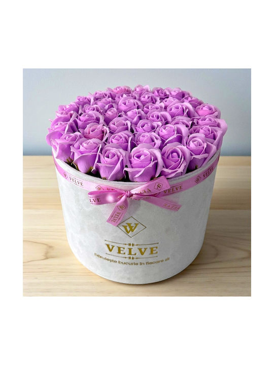 Aranjament Floral Majestic Liliac Trandafiri Săpun În Cutie Catifea Albă