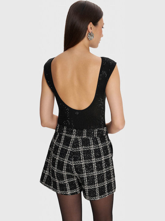 8921865-BLACK