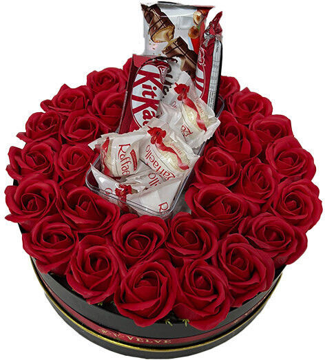 Aranjament Floral În Cutie Rotundă 27 Trandafiri Săpun Flori Raffaello Praline 40g Kinder Bueno 43g Baton Kitkat 80g Flori Uscate Parfumate Roșii Aranjament Floral În Cutie Rotundă 27 Trandafiri Săpun Flori Raffaello Praline 40g Kinder Bueno 43g Baton Kitkat 80g Flori Uscate Parfumate Roșii