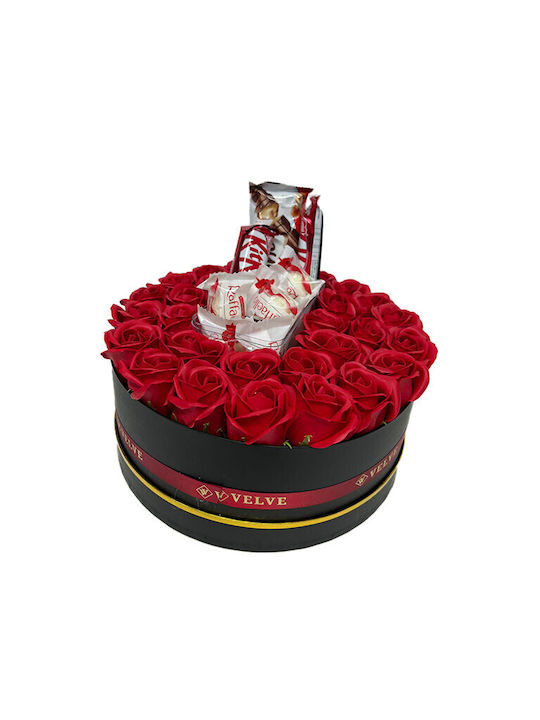 Aranjament Floral În Cutie Rotundă 27 Trandafiri Săpun Flori Raffaello Praline 40g Kinder Bueno 43g Baton Kitkat 80g Flori Uscate Parfumate Roșii