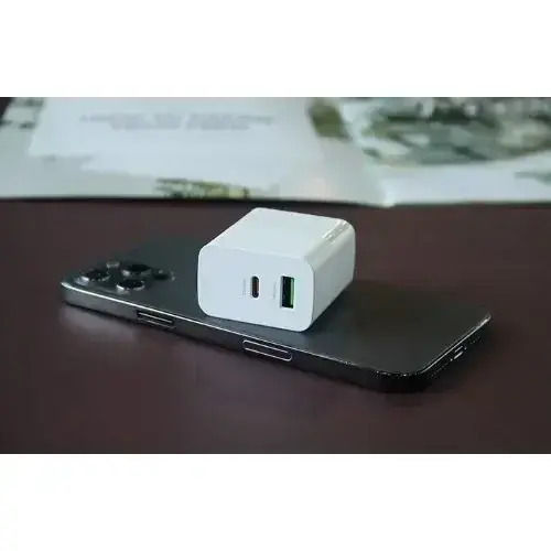 Remax Φορτιστής Χωρίς Καλώδιο GaN με Θύρα USB-A και Θύρα USB-C 33W Power Delivery Λευκός (RP-U122)