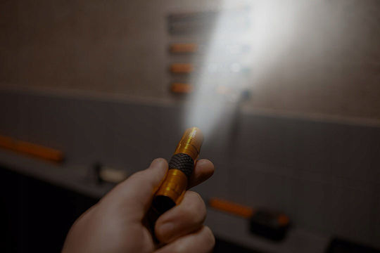 Neo Tools Φακός LED με Μέγιστη Φωτεινότητα 20lm