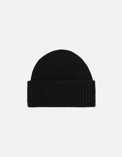Berry Beanie Unisex Beanie Knitted in Black color