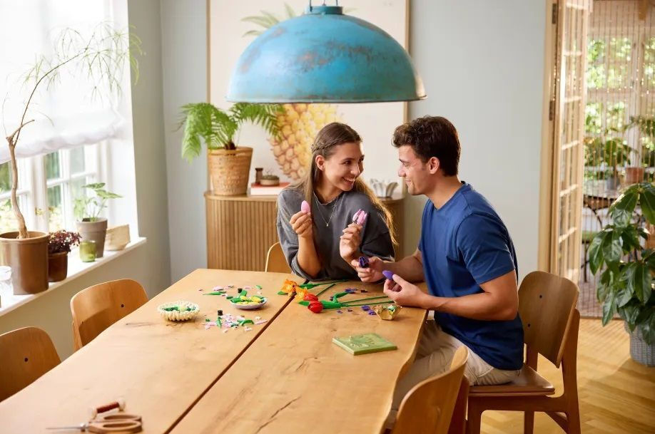 LEGO Botanical Collection Tulip Bouquet για 18+ Ετών 576τμχ