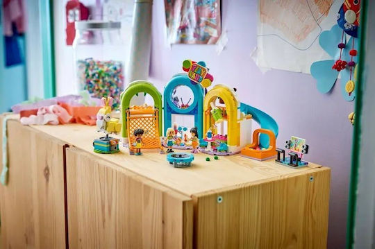 LEGO Friends Fun Indoor Playground За 7+ Години 668 Бройки