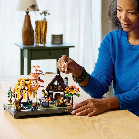 LEGO Icons Есенна Къща Градина за 18+ Години 1102 Бройки