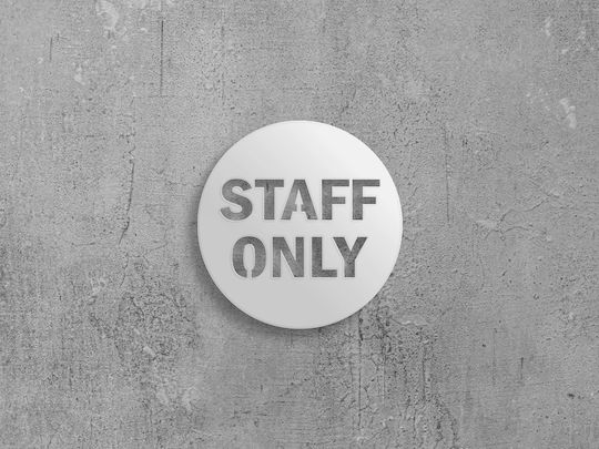 Staff Only – Πινακίδα Σήμανσης Μεταλλο-μαυρο-χρωμα