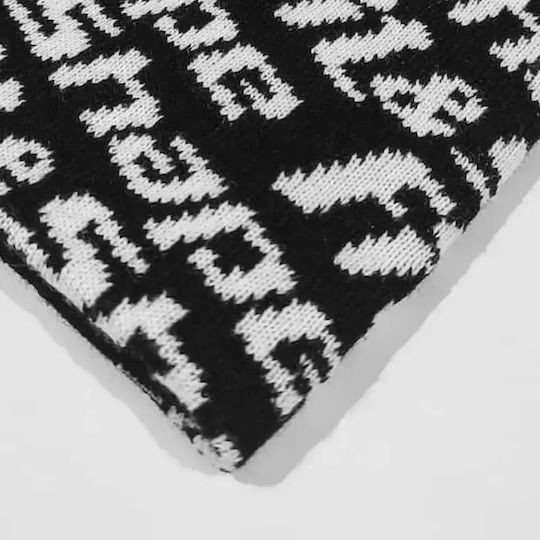 Beanie Unisex Beanie Knitted in Black color