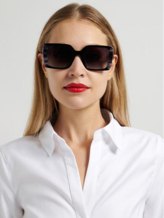 Carolina Herrera Sunglasses Black Horn-Rimmed Frame Carolina Herrera Sunglasses Black Horn-Rimmed Frame