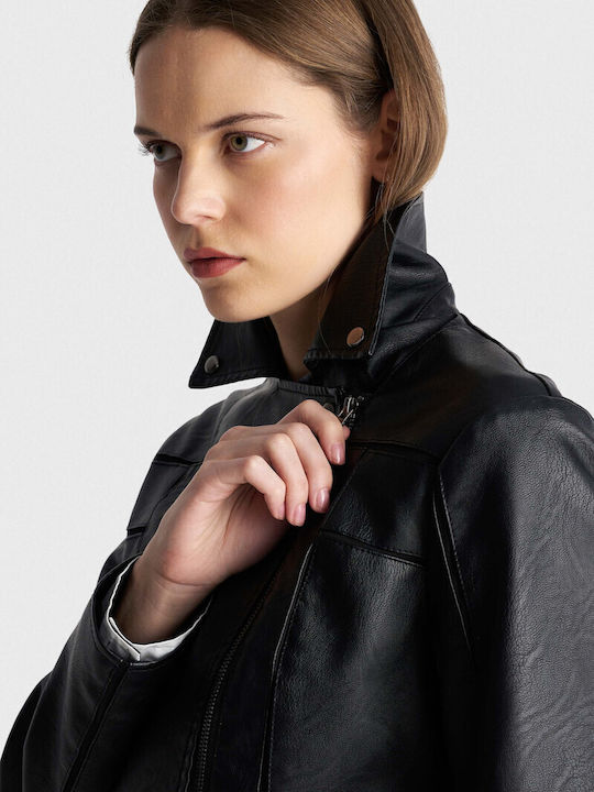 8922948-BLACK