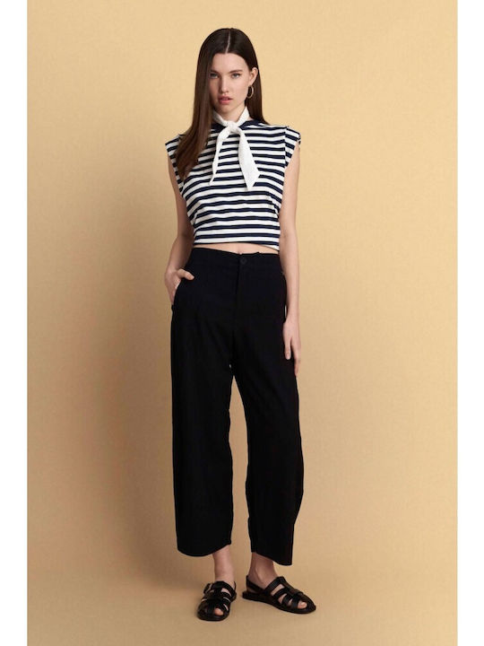 Women's Fabric Capri Trousers in Slim Fit Black