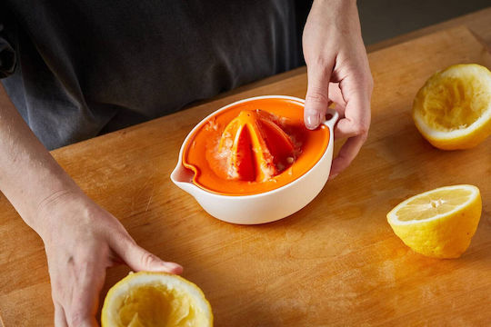 Fiskars Classic Juicer Orange with Container made of Plastic in Orange Color