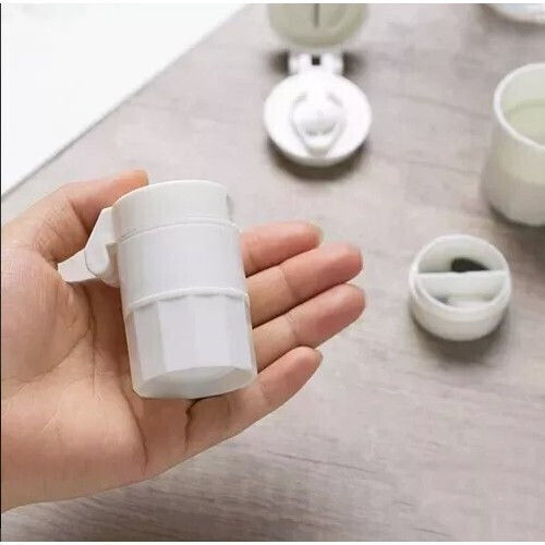Cutie Multifuncțională Pentru Pastile Alista Home 4 În 1 Pahar Pentru Apă Tăiere Zdrobire Depozitare Compactă ABS Lamă Din Oțel Inoxidabil Albă 8.7x6.2x4.1 Cm