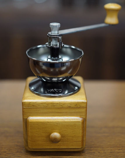 Hario Small Manuelle Kaffeemühle Holz