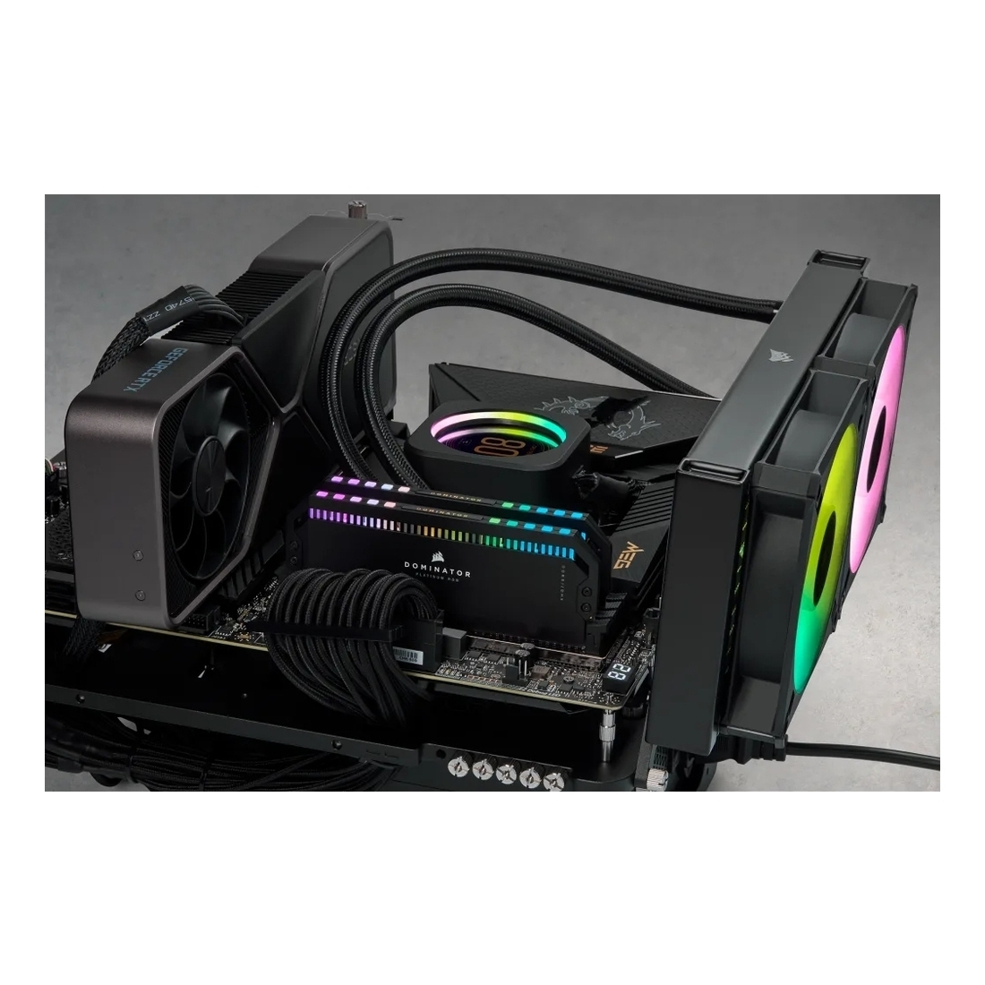 Corsair Dominator Platinum RGB 64GB DDR5 RAM cu 2 module (2x32GB