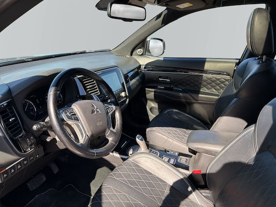Mitsubishi Motors Outlander 2.4 PHEV Instyle Navi Plus Auto 4WD PHEV (Plug In) '20