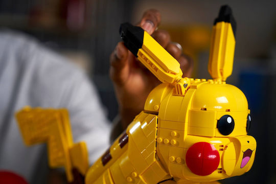 LEGO Pokemon Pikachu и Poke Ball за 18+ Години 2050 Бройки