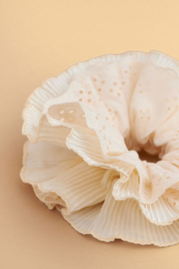 Scrunchy Haargummis Beige Sammlung Frühling 26