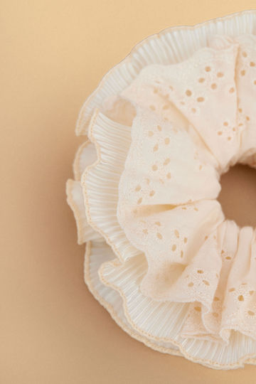 Scrunchy Haargummis Beige Sammlung Frühling 26