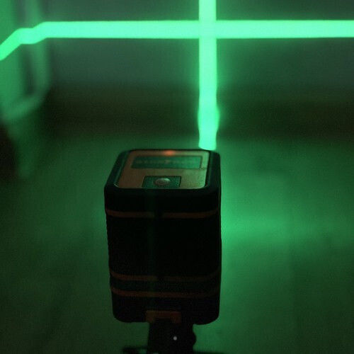 Αυτορυθμιζόμενο Γραμμικό Αλφάδι Laser Πράσινης Δέσμης με Εύρος Εργασίας 25m