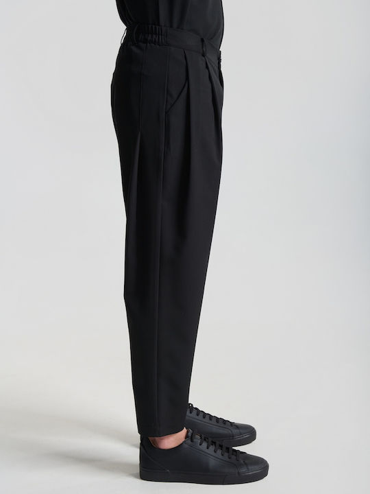 Trousers in Tapered Leg Style Black
