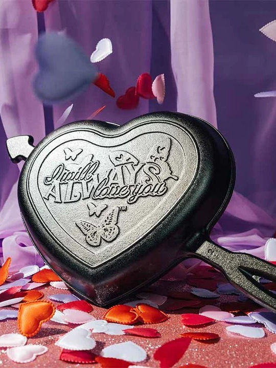 Lodge Dolly Parton Collection "I Will Always Love You" Τηγάνι από Μαντέμι με Καπάκι με Αντικολλητική Επίστρωση 21.05cm