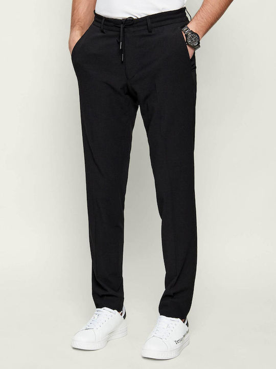Trousers in Regular Fit Black