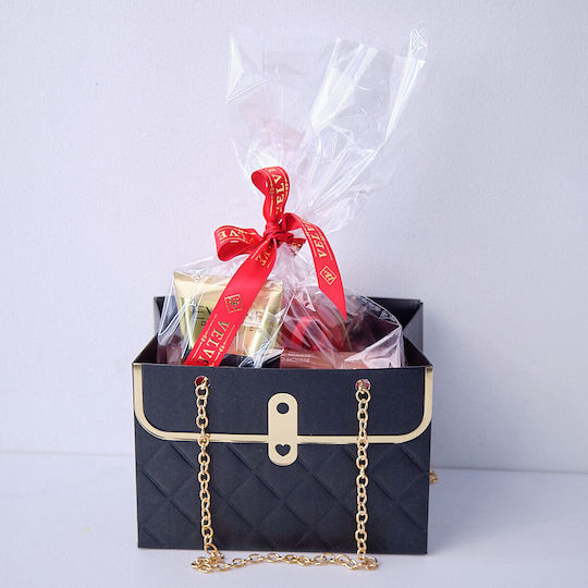 Set Cadou Tenderness Brosa Martisor Fluture Cremă De Mâini Eveline Argan Și Vanilie Ciocolată Ritter Sport Cacao Mousse Cutie Metalică Săpun Trandafiri Ursuleț De Pluș Plus În Geantă Elegantă Stil Poșetă Roșie Set Cadou Tenderness Brosa Martisor Fluture Cremă De Mâini Eveline Argan Și Vanilie Ciocolată Ritter Sport Cacao Mousse Cutie Metalică Săpun Trandafiri Ursuleț De Pluș Plus În Geantă Elegantă Stil Poșetă Roșie