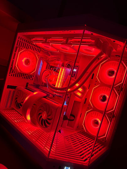 HYTE Y70 Gaming Middle Tower Carcasă PC cu Deschidere Laterală Taro Milk