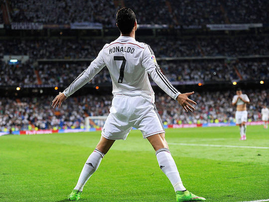 Poster Cristiano Ronaldo Sc103 30cm x 40cm Schwarzer Hölzener Rahmen
