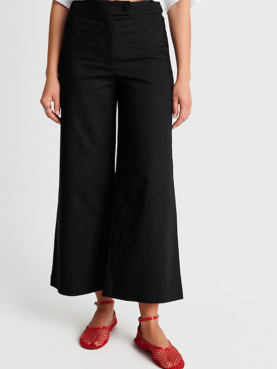 Women's Fabric Capri Trousers Black