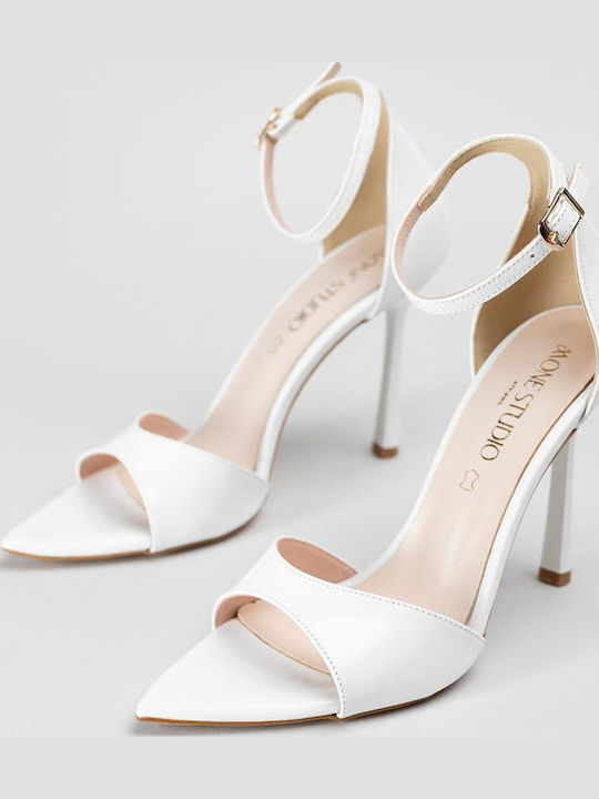Damen Sandalen aus Lackleder in Weiß