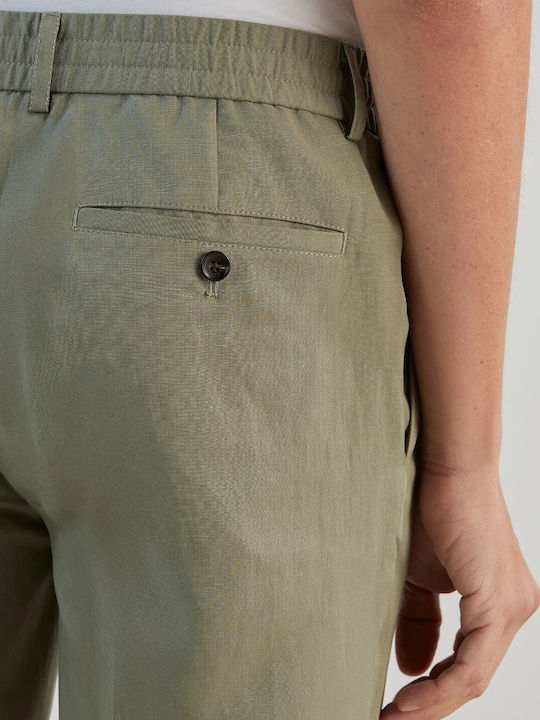 Trousers in Slim Fit Khaki