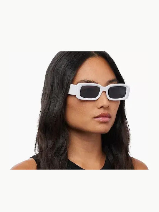 Akila Verve Men's Sunglasses with White Plastic Frame and Gray Lens 424848