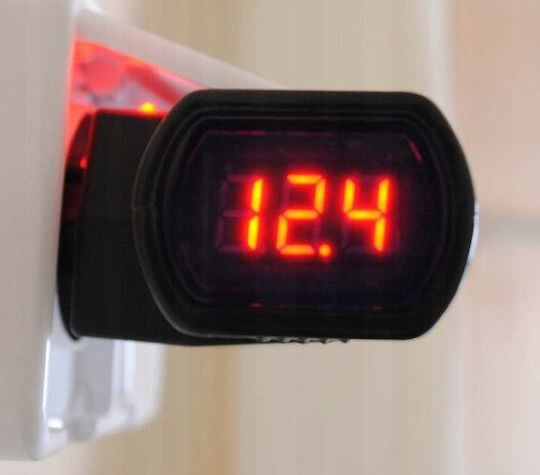 Instrument Digital Voltmetru Auto Pentru Montare la Bricheta