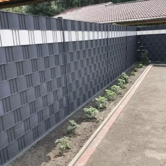 Bandă Pentru Gard Măsurând 19 Cm X 35 M 20 Cleme Densitate 450/m2 Ideală Pentru Acoperirea Gardurilor Balcoanelor Teraselor Balustradelor Zonelor De Colectare A Deșeurilor Rezistentă La UV Gri Închis