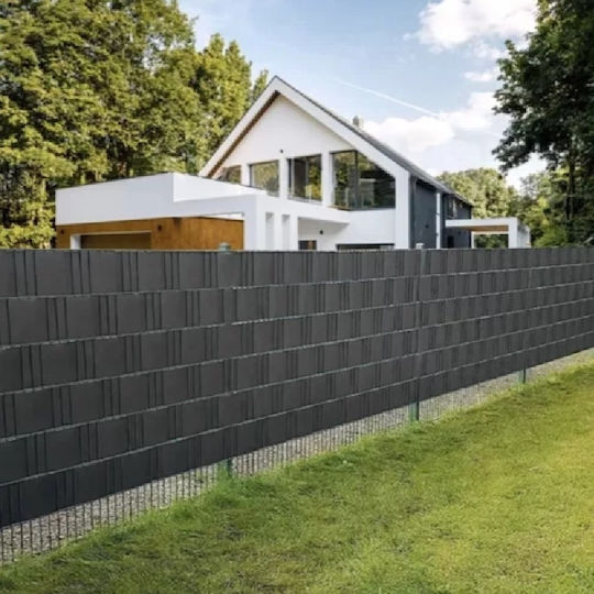 Bandă Pentru Gard Măsurând 19 Cm X 35 M 20 Cleme Densitate 450/m2 Ideală Pentru Acoperirea Gardurilor Balcoanelor Teraselor Balustradelor Zonelor De Colectare A Deșeurilor Rezistentă La UV Gri Închis