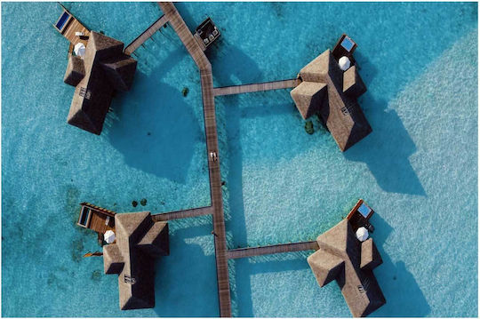 Панел Overwater Bungalows В Кристално Ясно Море Бунгала Над Водата Кристално Ясно Море 100x70