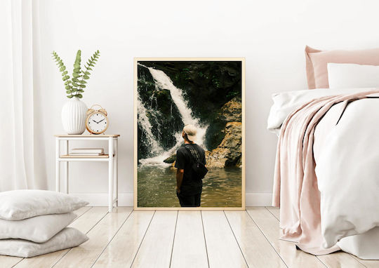Man Standing By A Waterfall Άνθρωπος Που Στέκεται Δίπλα Σε Έναν Καταρράκτη
