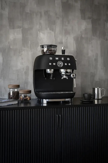 Smeg Automatische Espressomaschine 1650W Druck 20bar für Cappuccino mit Mahlwerk Schwarz EGF03BLMEU