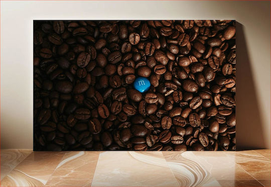 Blue Candy Among Coffee Beans Μπλε Καραμέλα Ανάμεσα Σε Κόκκους Καφέ σε Καμβά