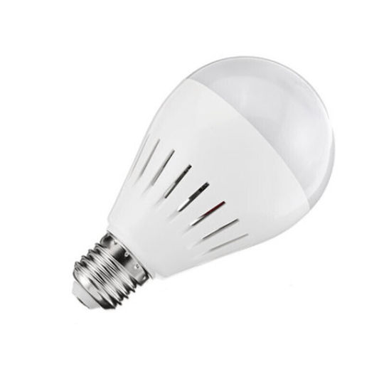 Versteckte Kamera Lampe 960P mit Steckplatz für Speicherkarte
