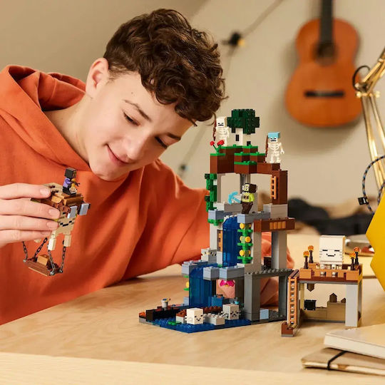 LEGO Minecraft Ghast Station for Ages 9+ 754 Pieces