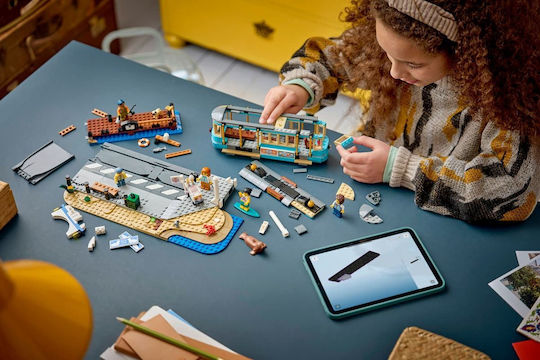 LEGO City Classic Beach Tram За 7+ Години 693 Бройки