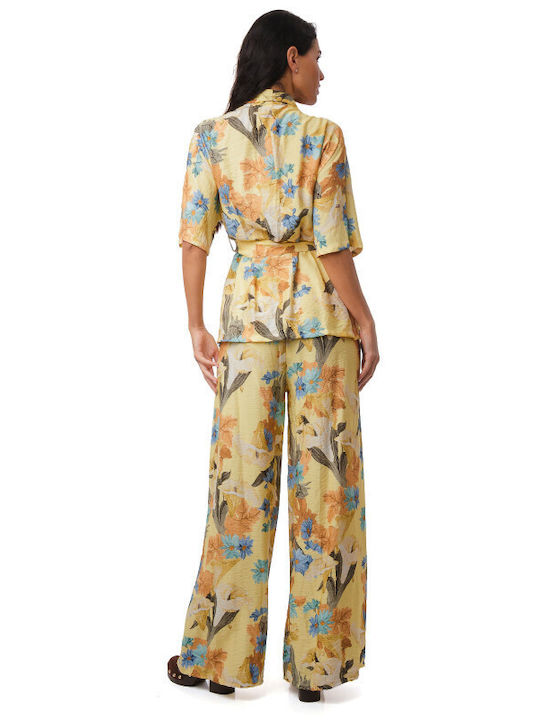 Gelbes Set Damenhosen Mantel Blumenmuster