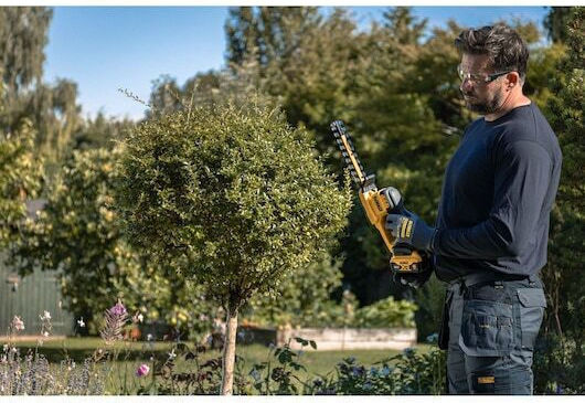 DEWALT DCMHT520N Battery Hedge Trimmer 18V with 20cm Blade Length Solo