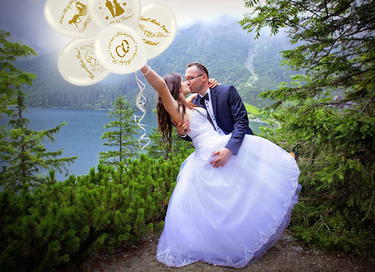 Composition with 25 White Wedding Balloons 30cm