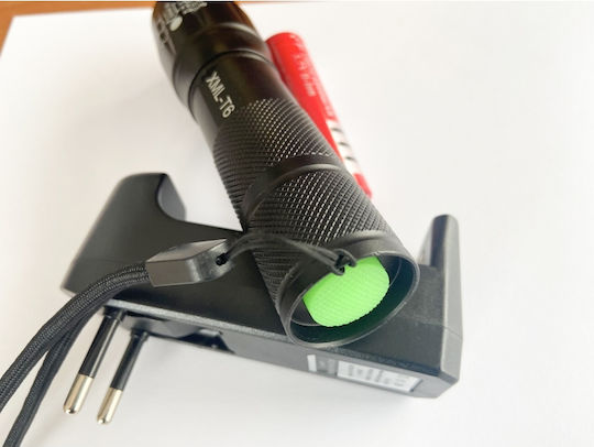 Pyramid Wiederaufladbarer LED Taschenlampe mit Maximaler Helligkeit 1200 Lumen