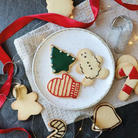 Offer Scrap Cooking Pastry Set & Bucket 18 Christmas Cookie Cutters